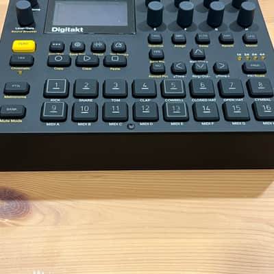 Elektron Digitakt 2017-2024 - Black - With 12V USB Ripcord image 3