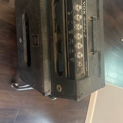 Vox V1081 Berkeley II 45 watt solid state with cabinet v4081 speaker cabinet 2x10 image 2