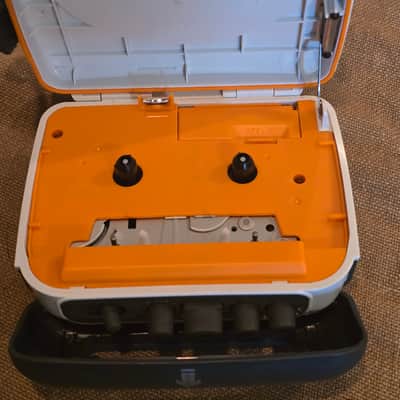 Sony WM-FS555 AM FM auto-reverse cassette walkman Early 2000s - White gray orange image 6