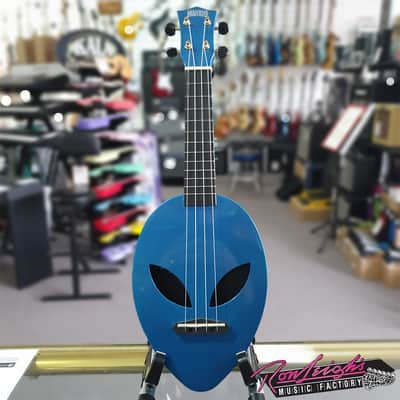 Mahalo Creative Series Metallic Blue Alien Shaped Soprano Ukulele with Bag image 2