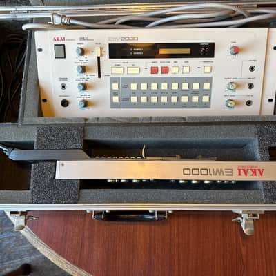 1986 Akai EWI 1000 with 2000 Synth Module W/ FLIGHT CASE Grey and White