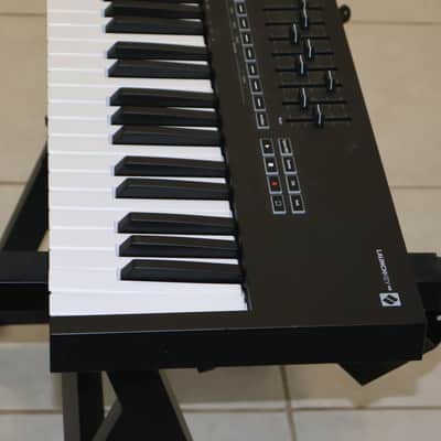 Novation Launchkey 49 MKIV MIDI Keyboard Controller 2024 - Present - Black image 3