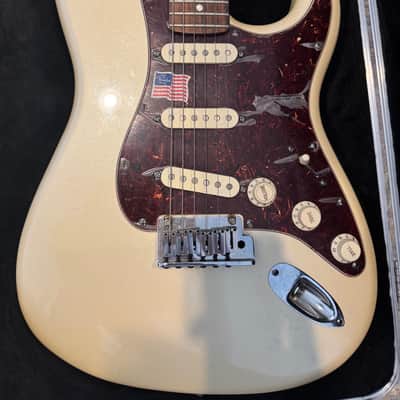 Fender American Deluxe Stratocaster with Rosewood Fretboard 2010 - Olympic Pearl with original case, papers, cords image 4