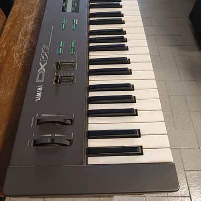 Yamaha DX27 image 2