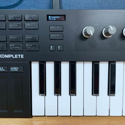 Native Instruments Komplete Kontrol M32 - Black image 2