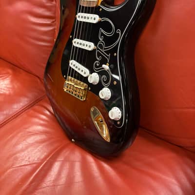 2015 Fender Stevie Ray Vaughan Stratocaster 3-Color Sunburst imagen 3