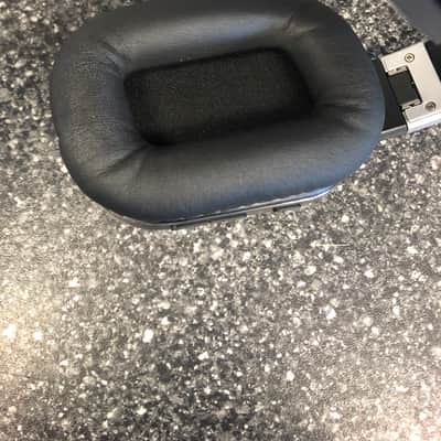 Headrush HRF 581 Over-Ear Wireless Bluetooth® Headphones Silver/Black image 7