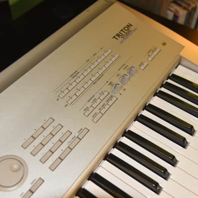 Korg Triton Studio Music Workstation/Sampler - 61 keys 2001-2003 - Silver image 3