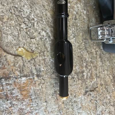 Piccolo with gold color keys,  with case image 4