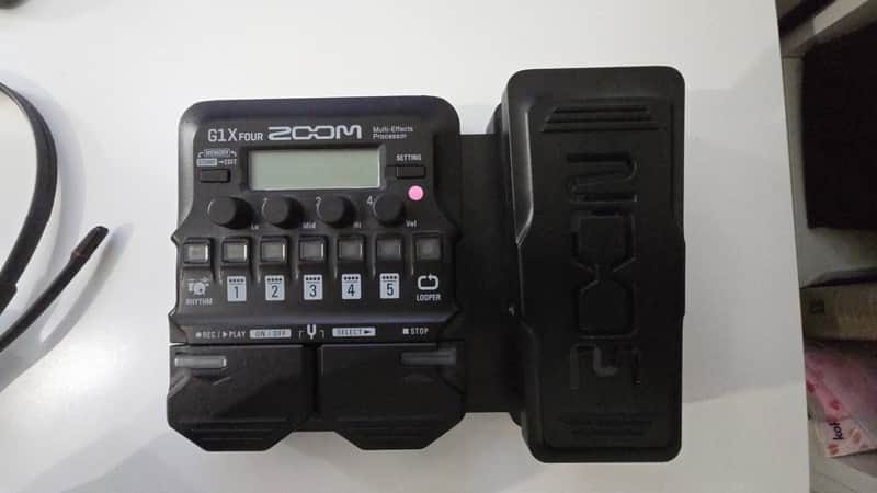 Zoom G1X Four