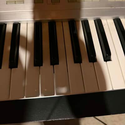 Korg Triton LE 61-Key 62-Voice Polyphonic Workstation 2000 - 2002 - Silver image 3