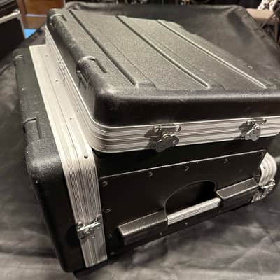 GGator GRC-8X2 8U Top / 2U Front Console Audio Rackator image 3
