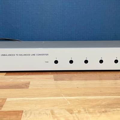 Tascam LA-80 8ch Unbalanced to Balanced Line Converter RCA XLR DirectBox Split
