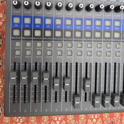 Zoom LiveTrak L-20 Digital Mixer / Recorder 2010s - Grey / Blue image 6