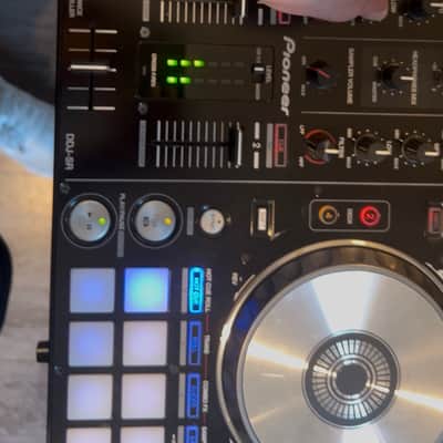 Pioneer DDJ-SR2 Portable 2-channel Controller for Serato DJ 2010s - Black image 4