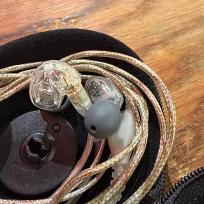 Shure SE425-CL 2010s - Clear image 4