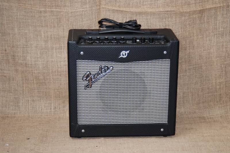 Fender Mustang I V.2 20-Watt 1x8" Modeling Guitar Combo 2013 - 2018 - Black image 1
