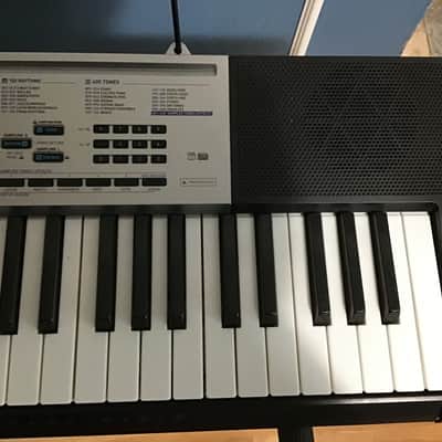 Casio LK-135 61-Key Key-Lighting Keyboard 2010s - Silver / Black image 7