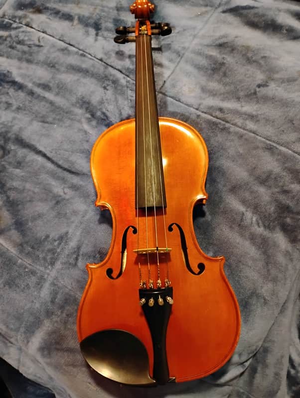 Yamaha V7G 4/4 Violin Outfit (With Case, Resin, & Two Bows) - Great Condition