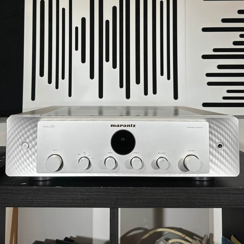 Marantz Model 30 60-Watt Stereo Solid-State Integrated Amplifier 1976 - 1978 - Silver