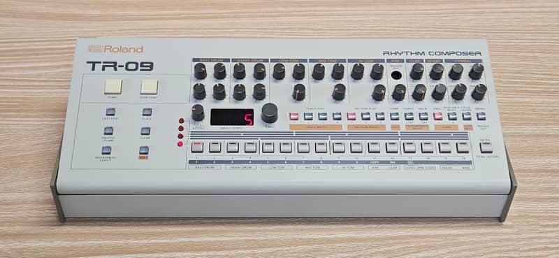 Roland Boutique Series TR-09 TR09 Analog Modeling Rhythm Performer Drum Machine image 1