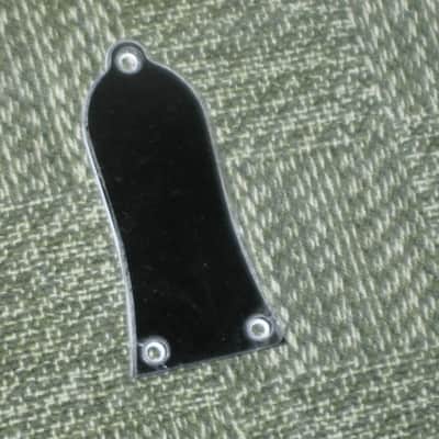 open package (near A+) unknown brand Epiphone 3 Hole Truss Rod Cover, blank (NO info), 2 ply (black front side / white bevelled edge, & white back side), bell shape + silver screws (TOP SIDE of cover has clear plastic over it), from 2020s image 17