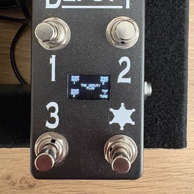 Complete mini pedalboard Line 6 HX Stomp, Preston Deputy midi controller, Darkglass Element cab sim DI, and power supply image 3