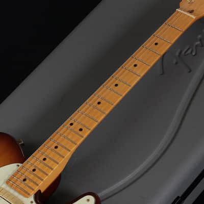 Fender USA 75th Anniversary Commemorative Telecaster with Maple Fingerboard, 2-Color Bourbon Burst Fender [US20098803] (06/17) image 10