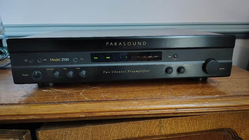 Parasound 2100 preamplifier in excellent condition - 2000's