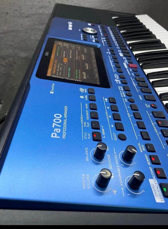 Korg Pa700 Professional Arranger - Standard 2017 - Present - Black image 1