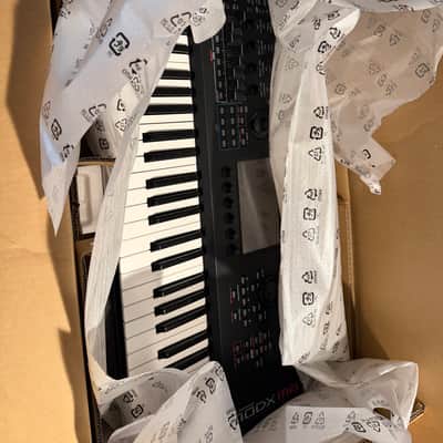 Yamaha MODX6 61-Key 16-Voice Synthesizer 2022 - Present - Black