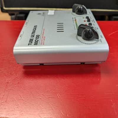 Behringer Tube Ultragain MIC100 Vacuum Tube Preamp with Limiter 2011 - Present - Standard image 6
