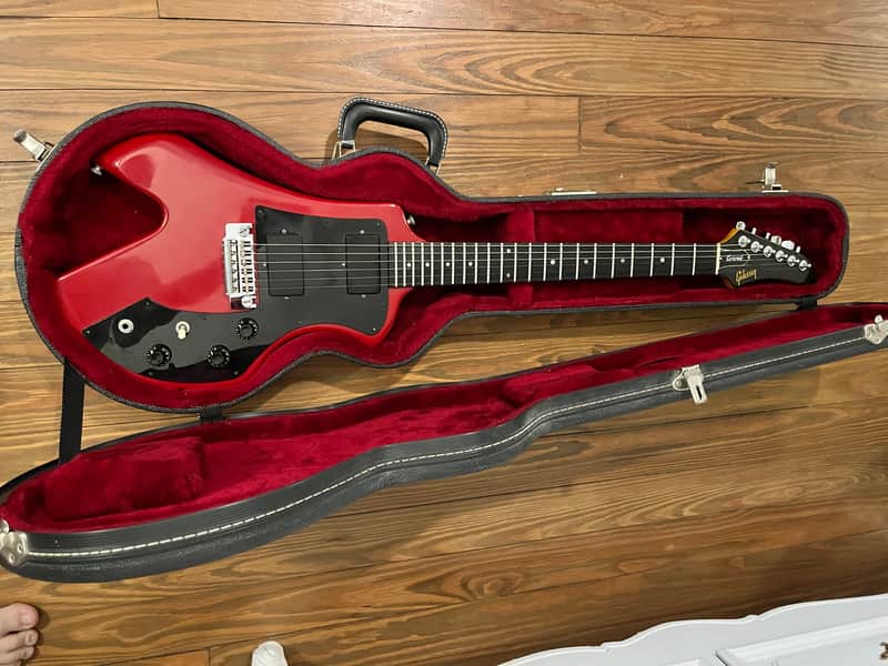 Gibson Corvus II 1983 - Red image 1