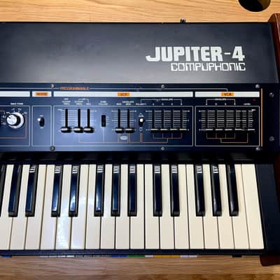 Roland Jupiter 4 Synthesizer w/ Swan flight case. New sliders. Full recap and just calibrated. IR3109  filter version image 7