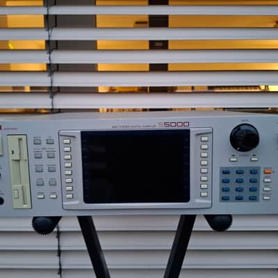 Akai S5000 MIDI Stereo Digital Sampler 1998 - White