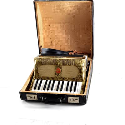 Immagine Vintage, Rare, German Made, Top Quality Accordion Weltmeister - 12 bass + Original Hard Case & Straps - from the Golden Era - 25