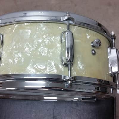 Slingerland Hollywood Ace 5.5x14" 8-Lug Snare Drum 1960s White Marine Pearl image 7