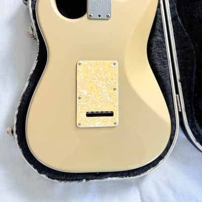 Fender Big Apple Stratocaster with Maple Fretboard 1997 - 2000 - Shoreline Gold image 5