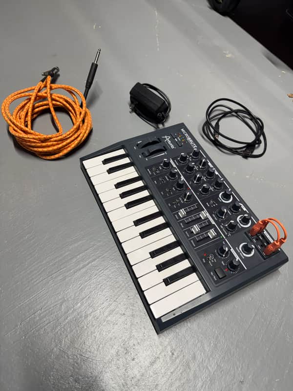 Arturia Microbrute SE 25-Key Synthesizer 2015 - Electric Blue image 1