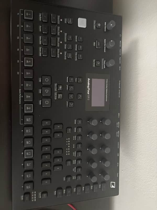 Elektron Analog Four MKII 4-Voice Tabletop Analog Synthesizer 2020 - Present - Black image 1
