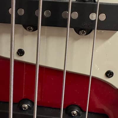 Fender 1999 American deluxe jazz bass 1999 - candy apple (cherry) Red image 8