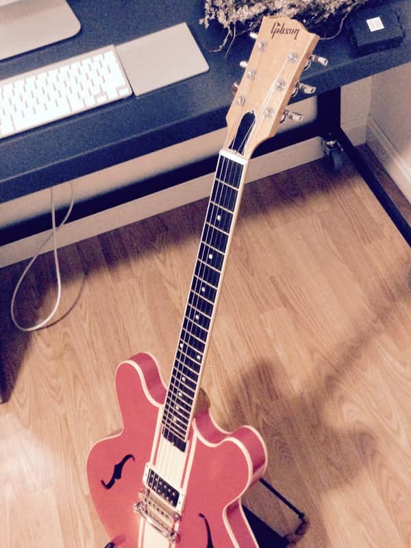 Gibson ES-333 Tom Delonge 2009 Ember Red w/ Cream racing stripes image 1