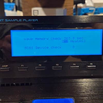 Roland SP-700 Sampler with new backlight image 2