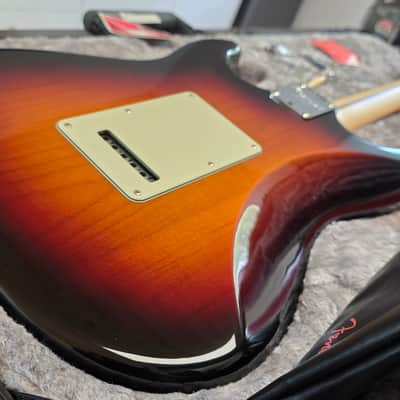 Fender American Professional Stratocaster 2018 BRAND NEW Time Capsule CASE QUEEN Ultra Luxe 2-Tone Sunburst USA Strat 60s vintage 4-bolt neck Investor Guitar image 18