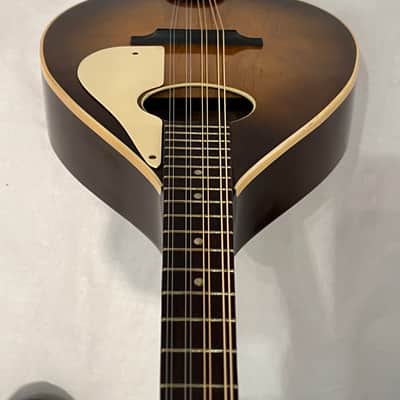 Harmony H8031 oval hole flat back mandolin 1972 - Sunburst image 10