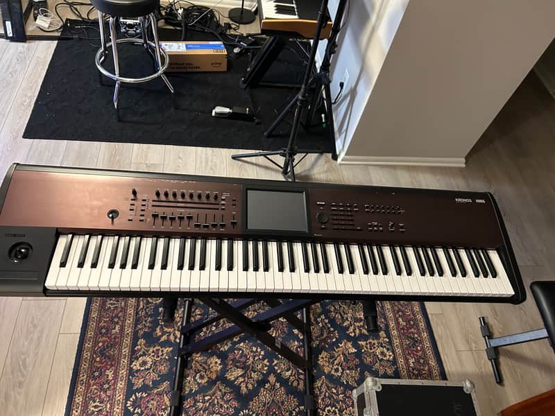 Korg Kronos LS 88 Workstation 2010s - Maroon imagen 1