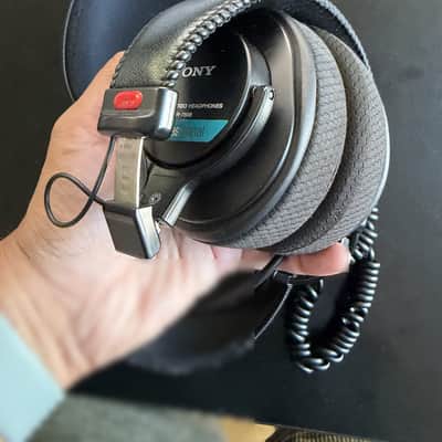 Sony MDR-7506 Professional Studio Monitor Headphones image 2