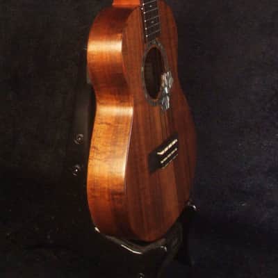 Handmade Thin Body Tenor Ukulele, Solid Hawaiian Koa, Hibiscus Soundhole, Inlay, Soft-bag Bruce Wei UG17-3061 image 4