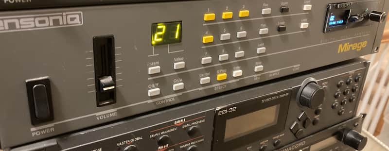 Ensoniq Mirage 1986 - Gray image 1