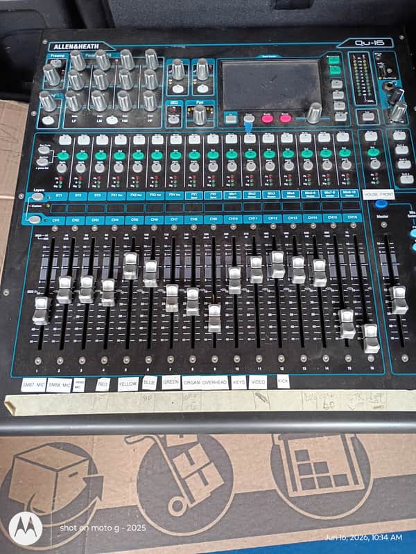 Allen & Heath QU-16 16-Channel Digital Mixer 2013 - Present - Black image 1